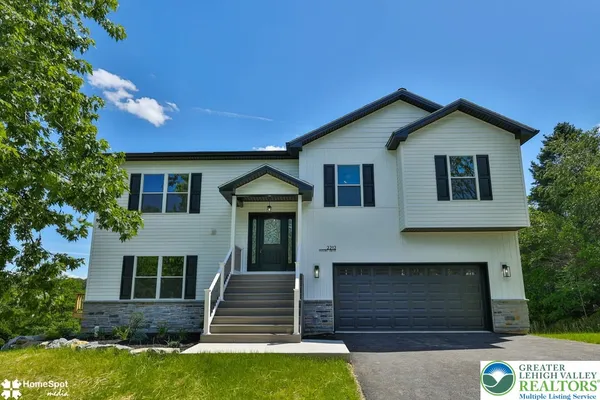 $569,000 | 2212 Skyline Drive, Slatington, PA 18080