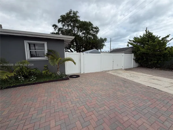 $1,800 | 414 Southwest 2nd Terrace, Dania Beach, FL 33004