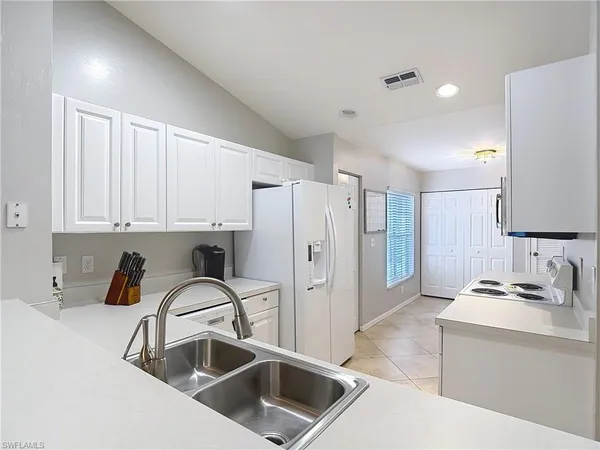$2,200 | 4970 Deerfield Way, Unit F203, Naples, FL 34110