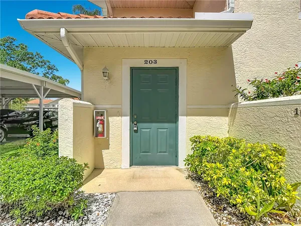 $2,200 | 4970 Deerfield Way, Unit F203, Naples, FL 34110