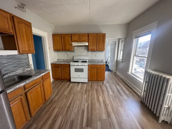 $2,400 | 124 Kendall Street, Unit 2, Framingham, MA 01702