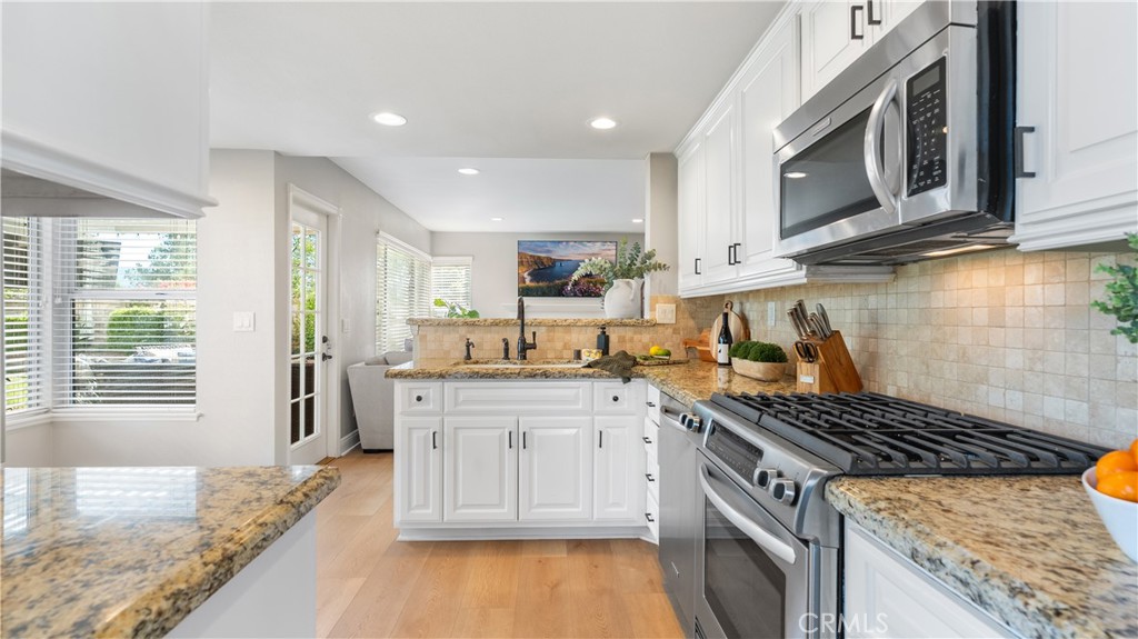 23462 Riversbridge Way Valencia, CA 91354 - Photo 12 of 57