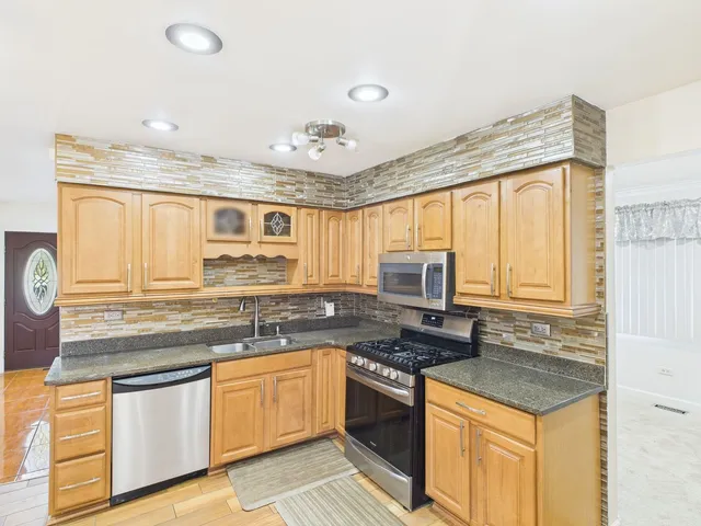 $305,000 | 1200 Jacqueline Drive, Crete, IL 60417