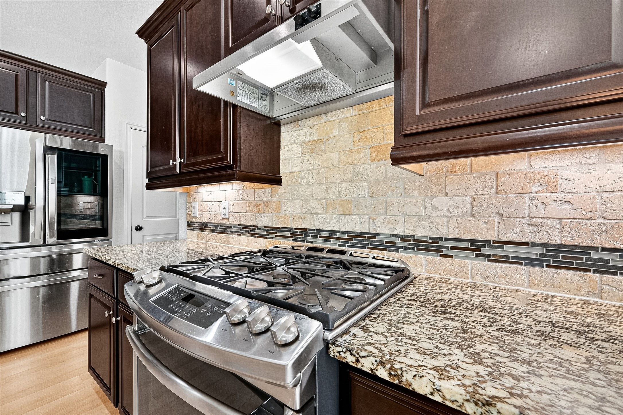 1531 Kent Valley Lane Rosenberg, TX 77471 - Photo 13 of 37 a white stove top oven sitting inside of a kitchen