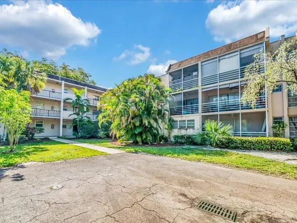 $239,000 | 469 North Pine Island Road, Unit B305, Plantation, FL 33324
