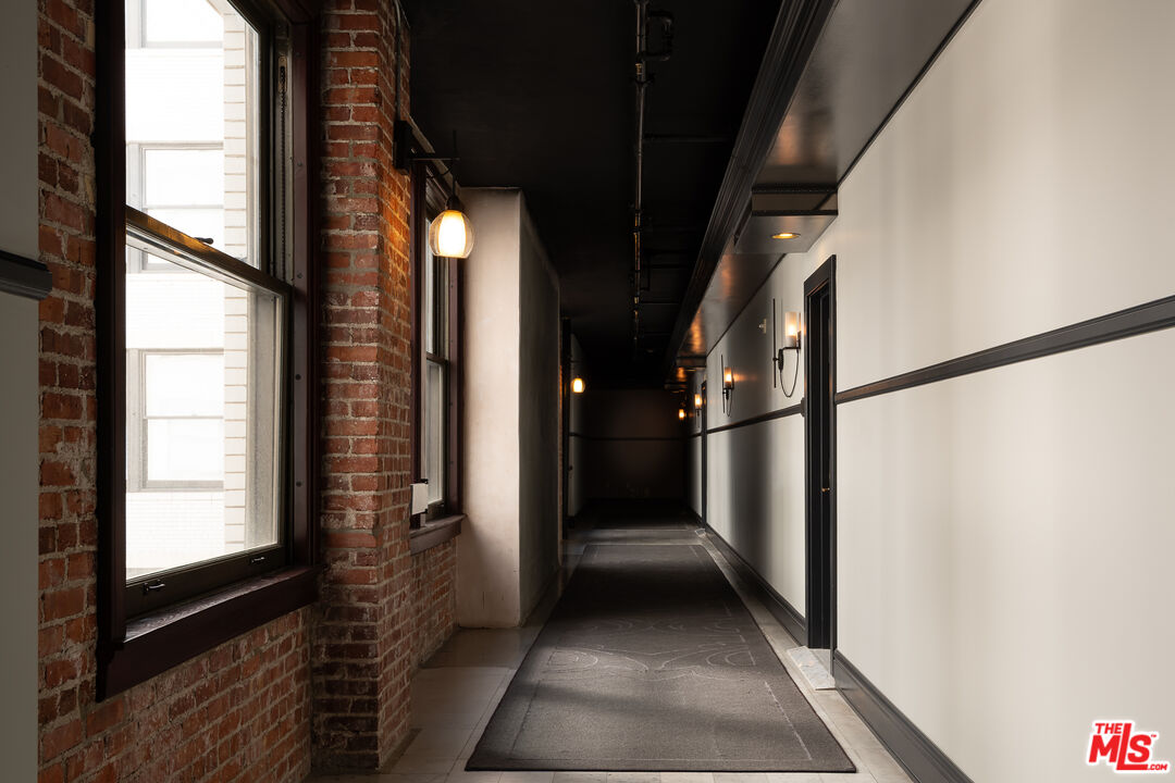 460 South Spring Street, Unit 1015 Los Angeles, CA 90013 - Photo 28 of 50 a view of entryway