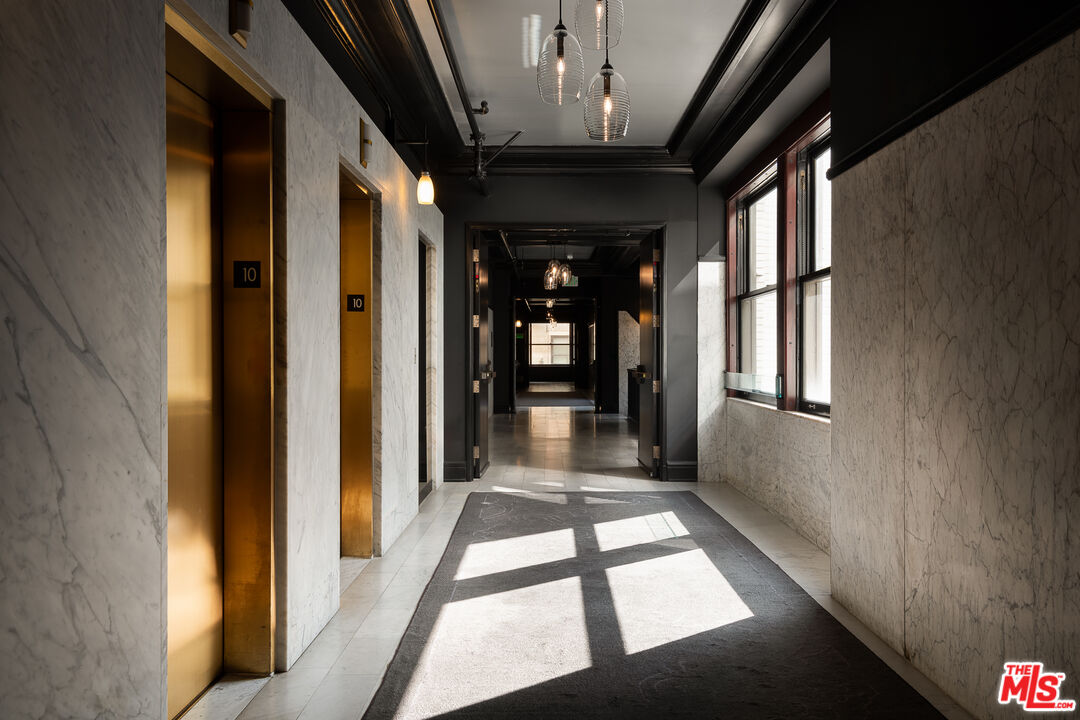 460 South Spring Street, Unit 1015 Los Angeles, CA 90013 - Photo 29 of 50 a view of gallery with windows