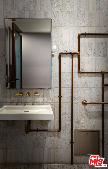 460 South Spring Street, Unit 1015 Los Angeles, CA 90013 - Photo 46 of 50 a bathroom with a sink and a mirror