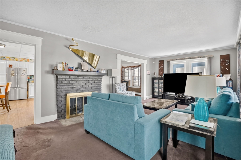 122 Shawmut Street Springfield, MA 01108 - Photo 7 of 42