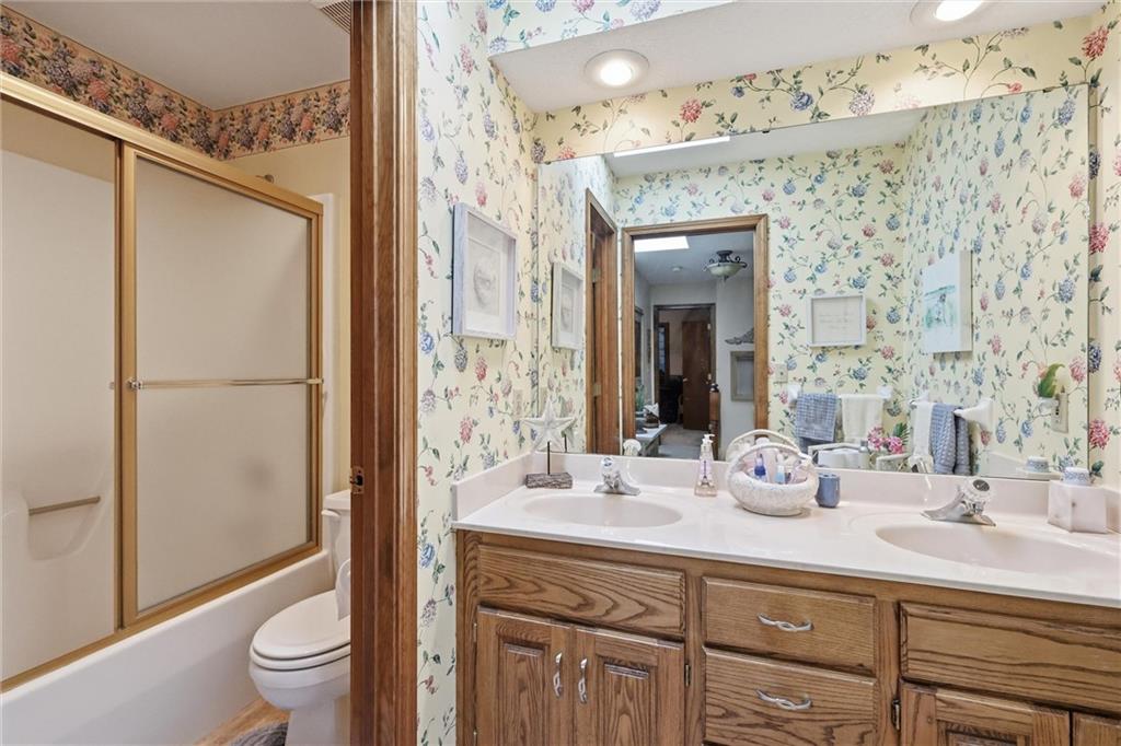 6626 Oak Ridge Drive Shawnee, KS 66217 - Photo 20 of 45