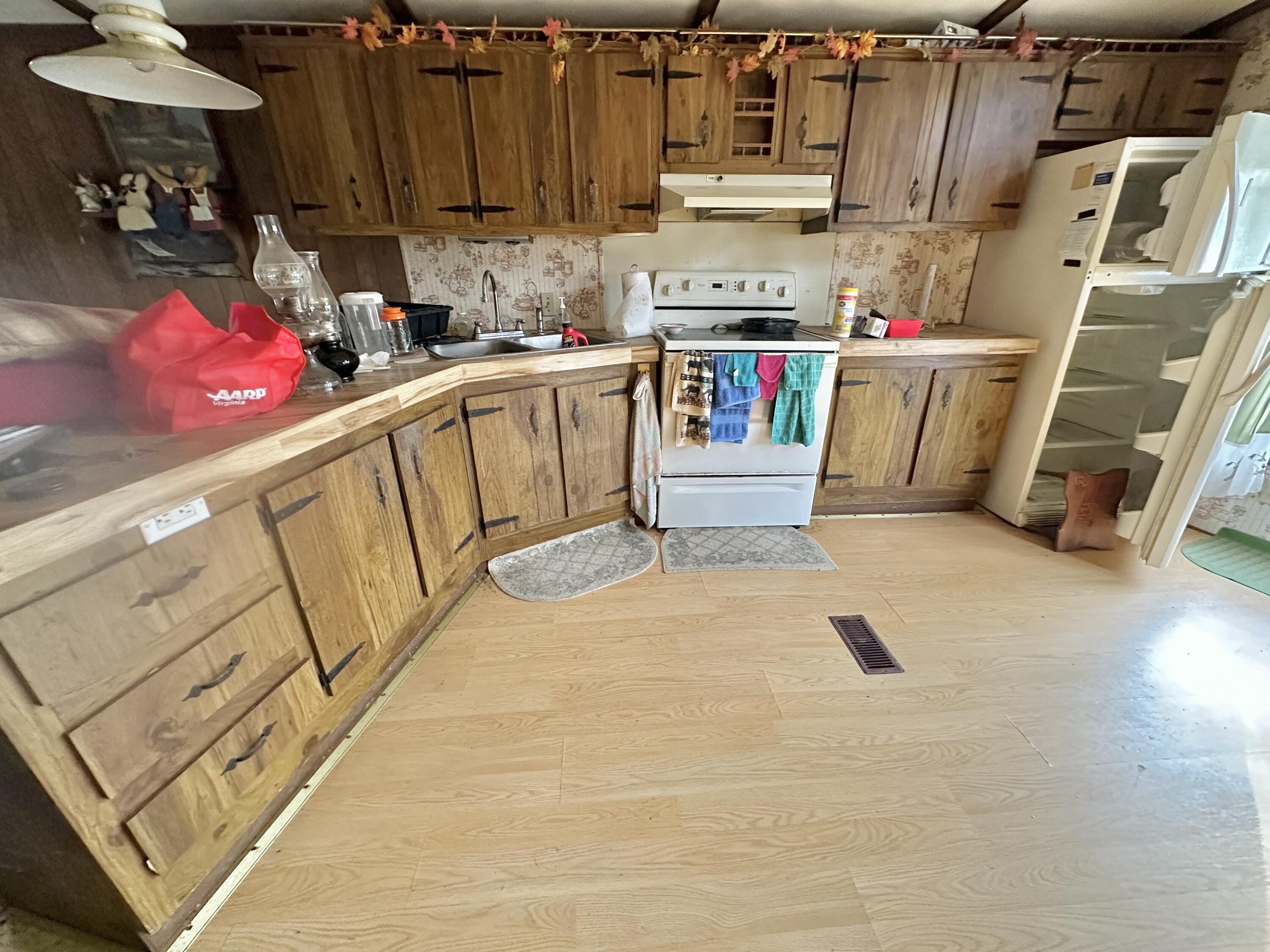 303 Jonestown Road Covington, VA 24426 - Photo 20 of 23 IMG_1508