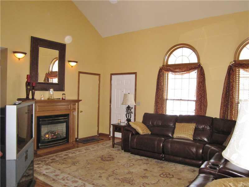 366 Golden Grove Road Economy, PA 15005 - Photo 2 of 17 Great Room.