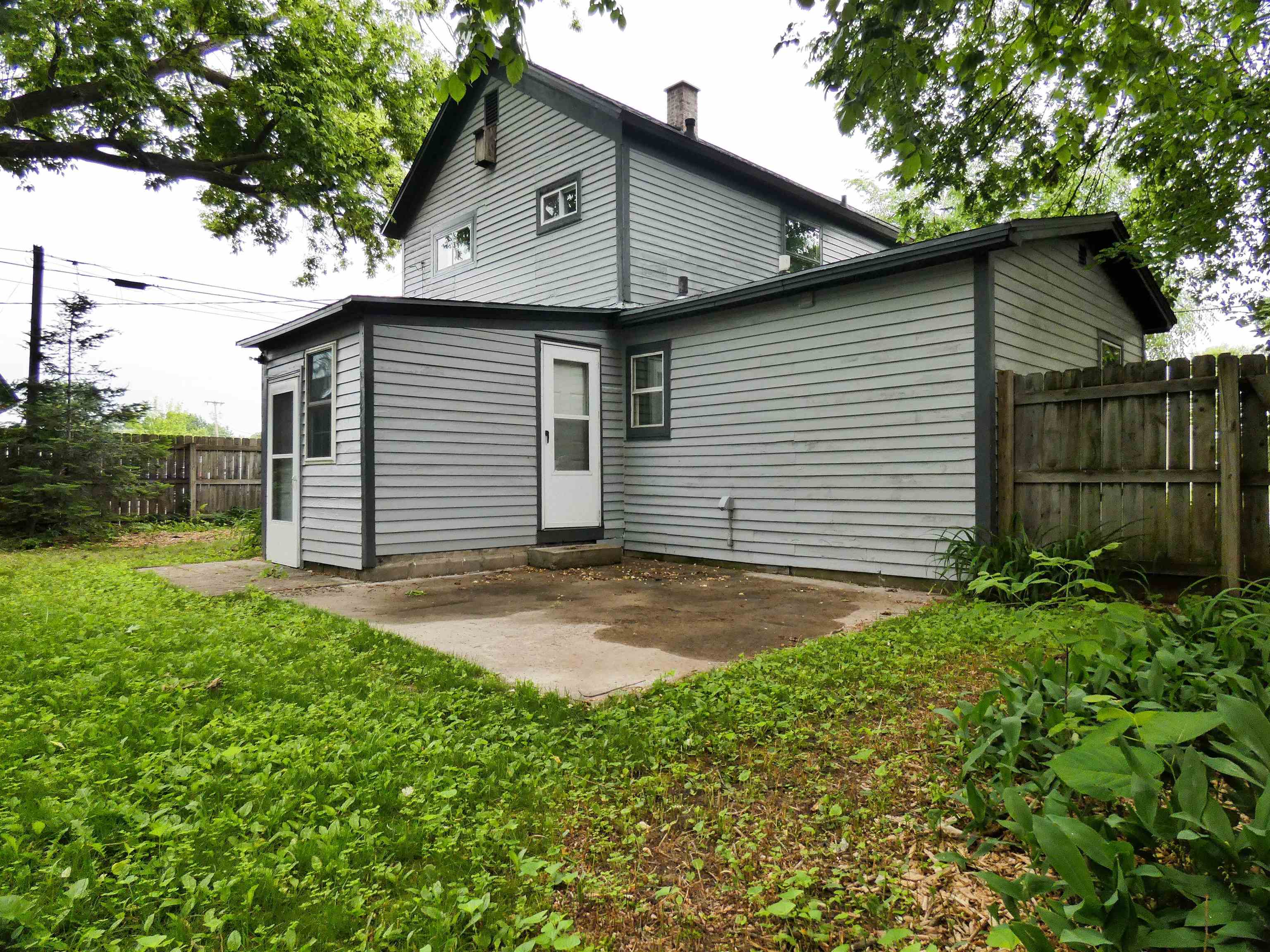 107 South Andrews Street Shawano, WI 54166 - Photo 2 of 47