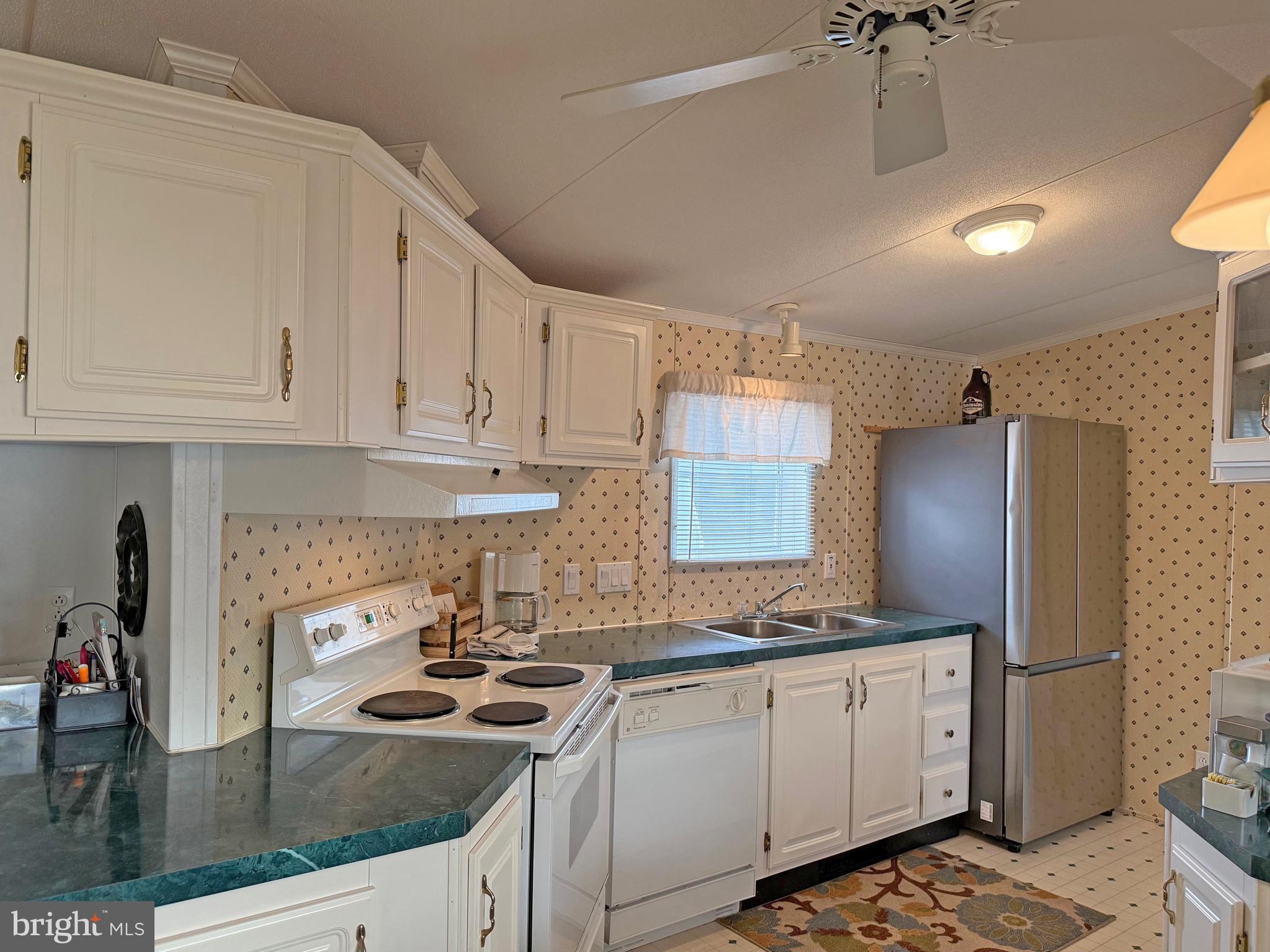 22 Sunnyfield Road, Unit E13 Rehoboth Beach, DE 19971 - Photo 7 of 36 Kitchen