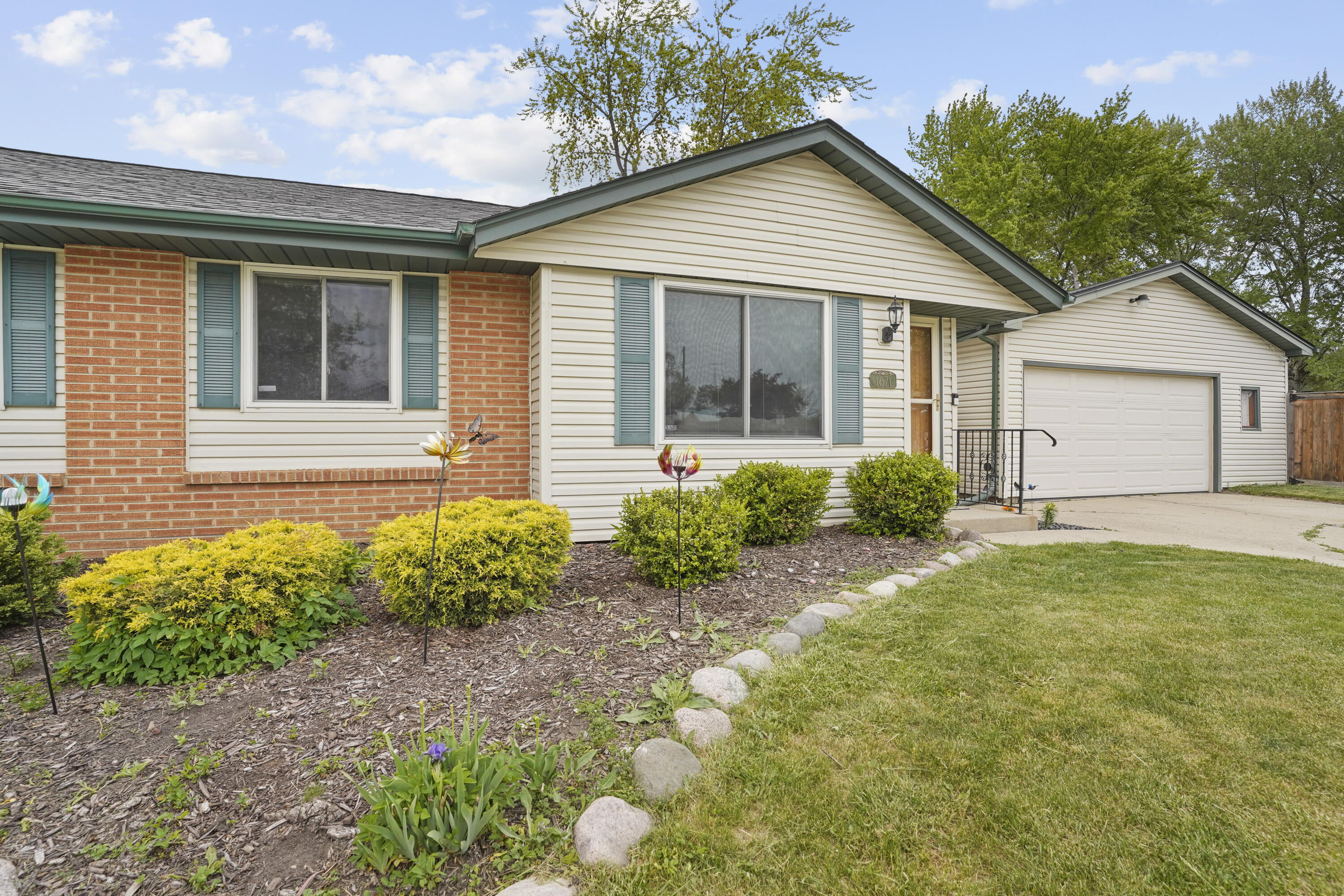 1671 Madison Road Kenosha, WI 53140 - Photo 1 of 1 1671 Madison Rd