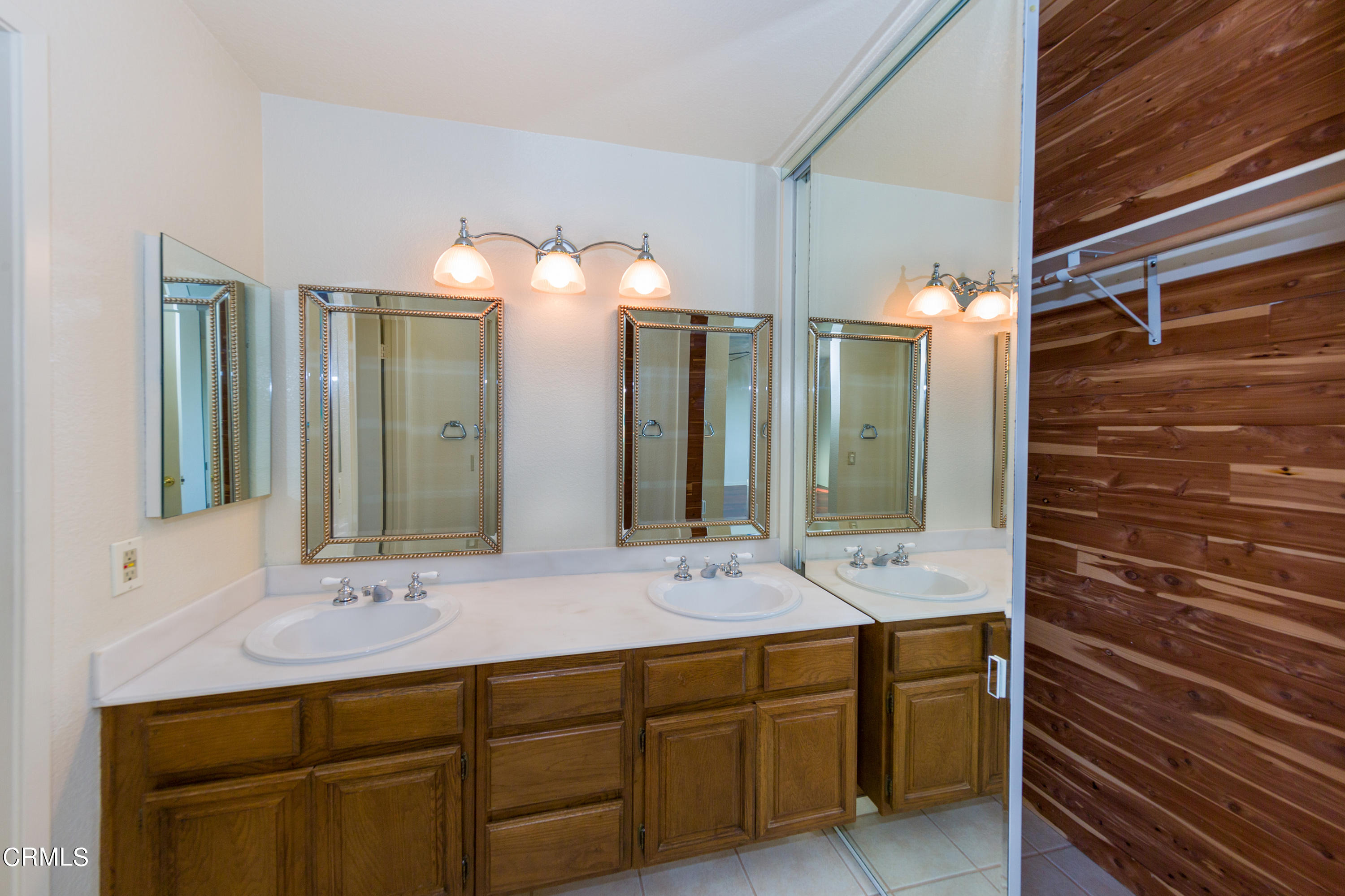 6025 Palomar Circle Camarillo, CA 93012 - Photo 21 of 35 a bathroom with a double vanity sink and a mirror