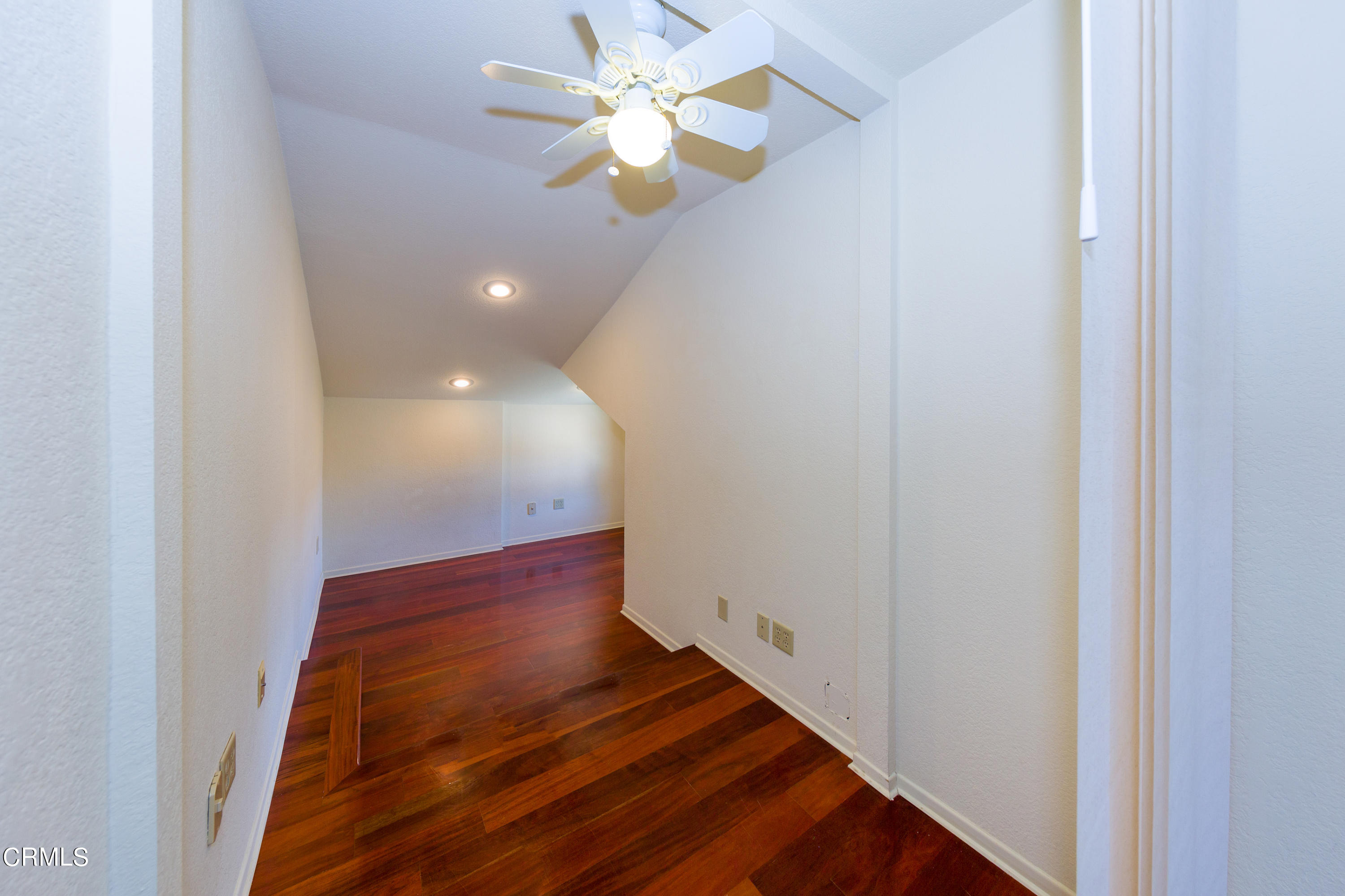 6025 Palomar Circle Camarillo, CA 93012 - Photo 26 of 35 a view of entryway