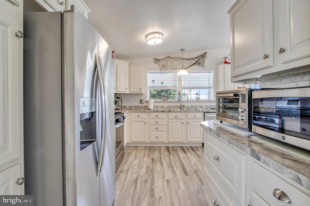 1125 Lorenzo Lane, Unit 274 Smyrna, DE 19977 - Photo 15 of 43 a kitchen with stainless steel appliances a refrigerator sink and cabinets