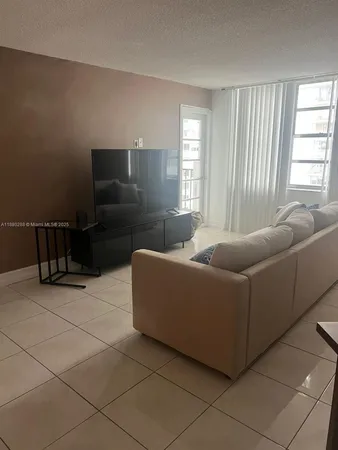 $1,800 | 2750 Northeast 183rd Street, Unit 1612, Aventura, FL 33160