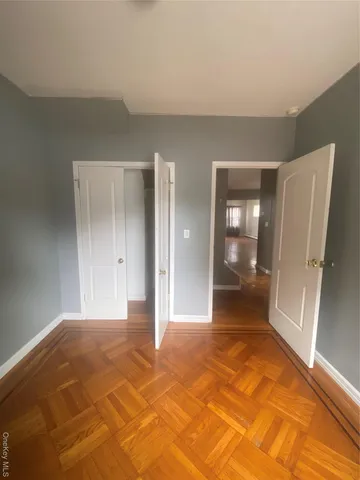 a view of empty room with window