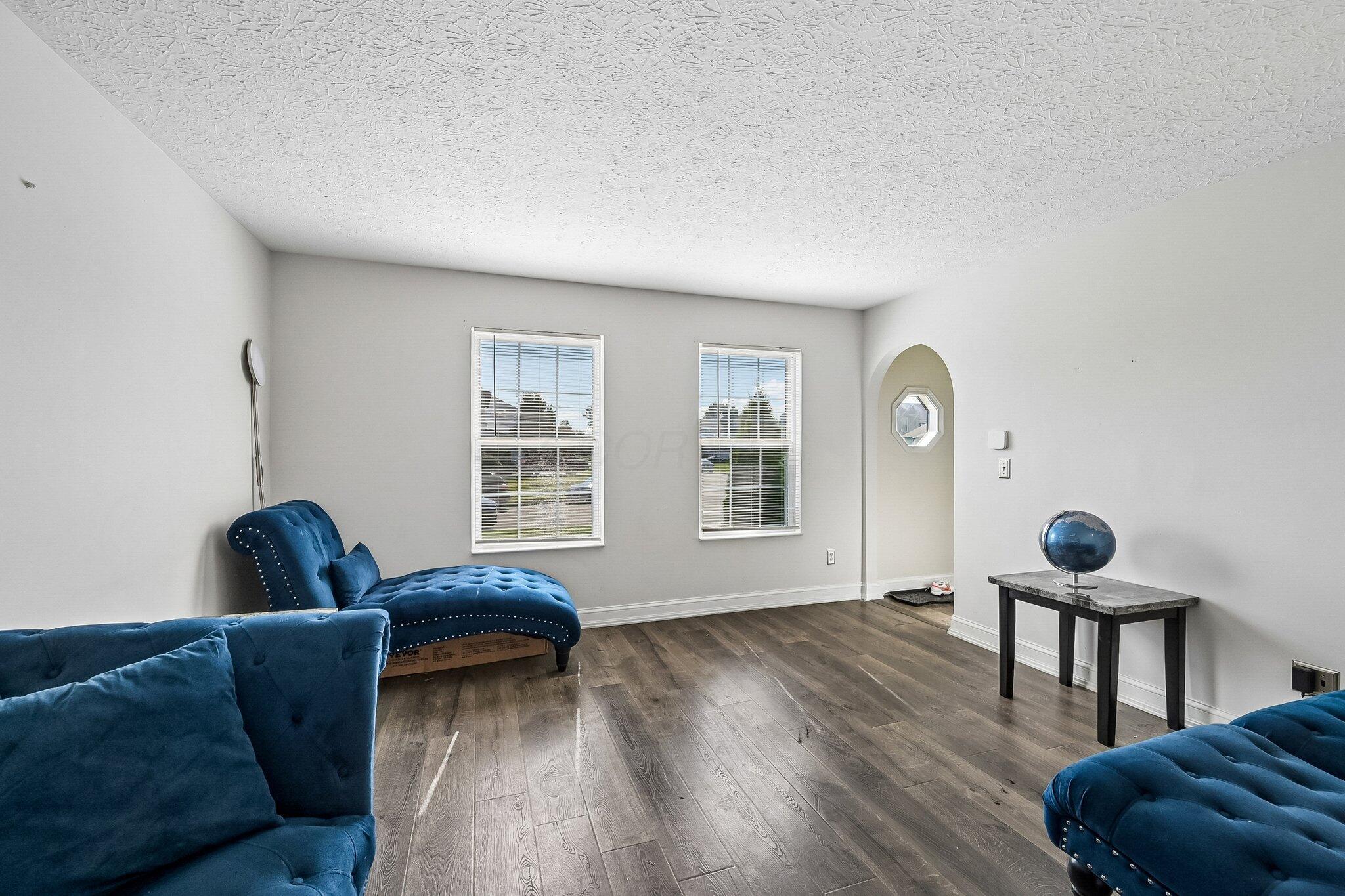 2527 Linbaugh Road Grove City, OH 43123 - Photo 12 of 44 Living Room