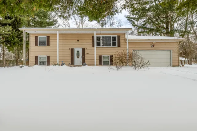 $299,900 | 1766 Poplar Path, Stevensville, MI 49127