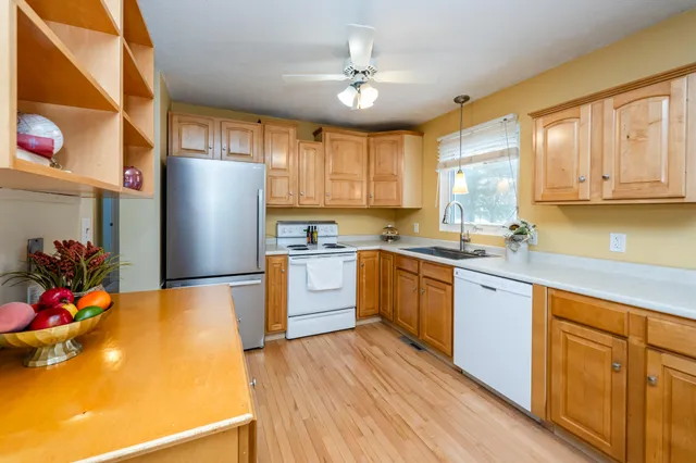 $299,900 | 1766 Poplar Path, Stevensville, MI 49127