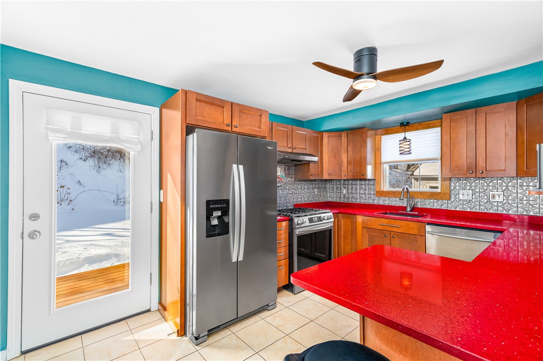 546 River Road Lincoln, RI 02865 - Photo 3 of 24