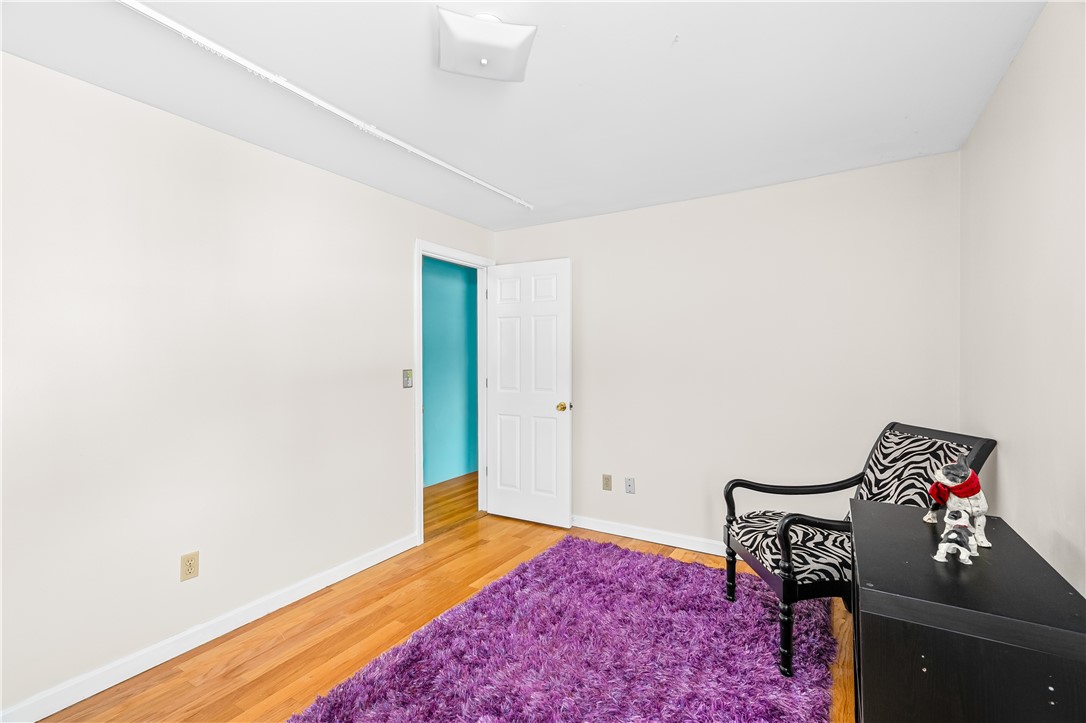 546 River Road Lincoln, RI 02865 - Photo 10 of 24 3rd Bedroom