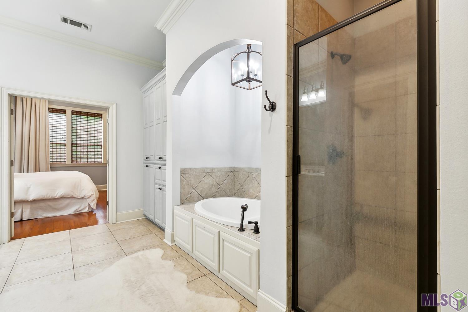 3005 Rue D Orleans Baton Rouge, LA 70810 - Photo 11 of 23 Primary bath