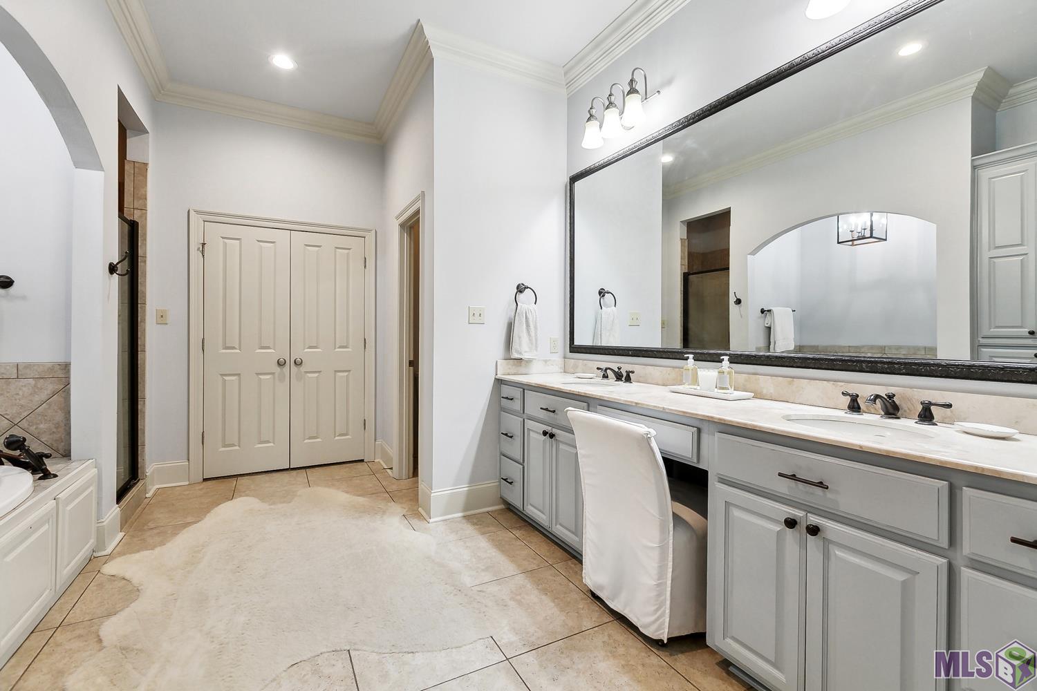 3005 Rue D Orleans Baton Rouge, LA 70810 - Photo 12 of 23 Primary bath