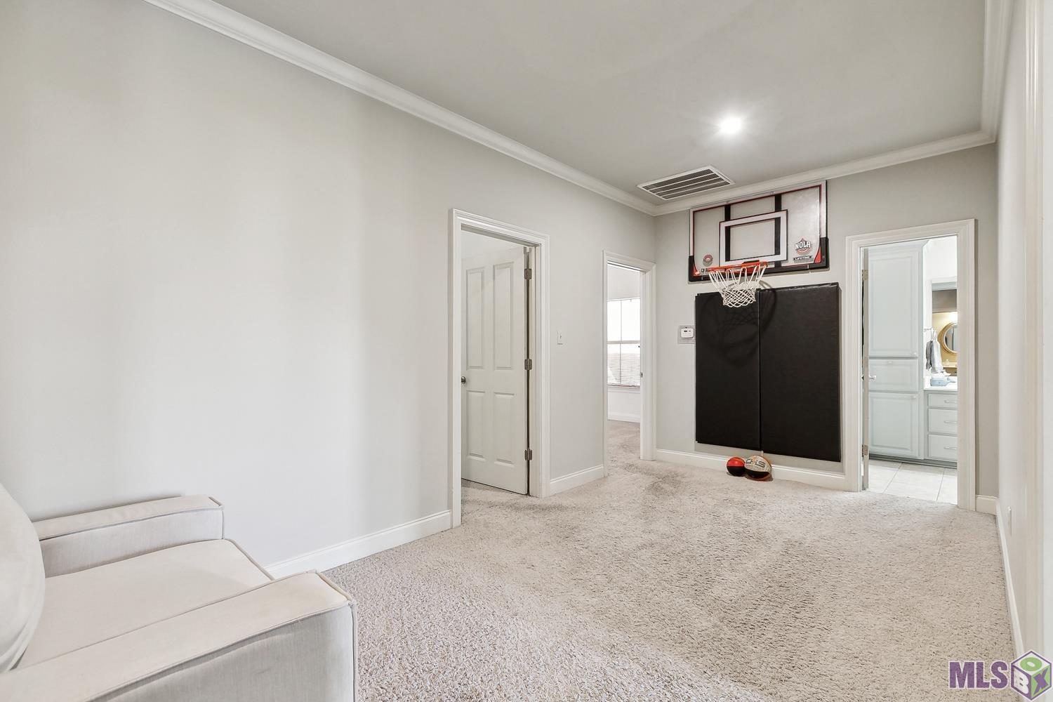 3005 Rue D Orleans Baton Rouge, LA 70810 - Photo 20 of 23 Landing/Media space