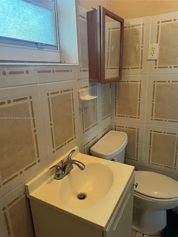 $1,000 | 401 Northeast 174th Street, North Miami Beach, FL 33162