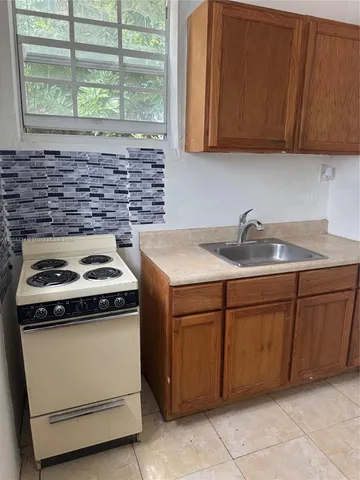 $1,000 | 401 Northeast 174th Street, North Miami Beach, FL 33162