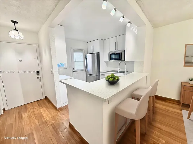 $1,750 | 901 Northeast 14th Avenue, Unit 104, Hallandale Beach, FL 33009