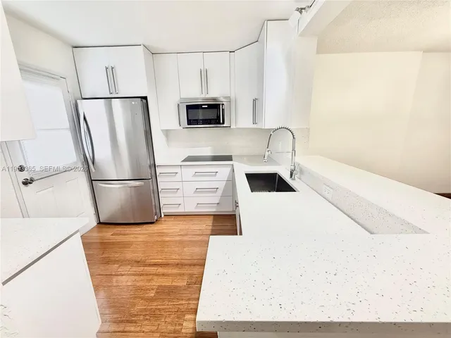 $1,750 | 901 Northeast 14th Avenue, Unit 104, Hallandale Beach, FL 33009