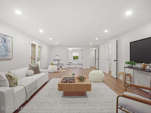 $10,000 | 48 Meyer Place, Riverside, CT 06878