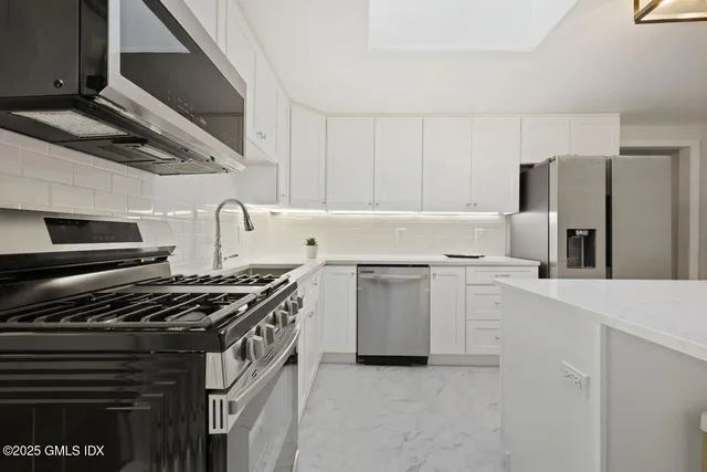 $10,000 | 48 Meyer Place, Riverside, CT 06878