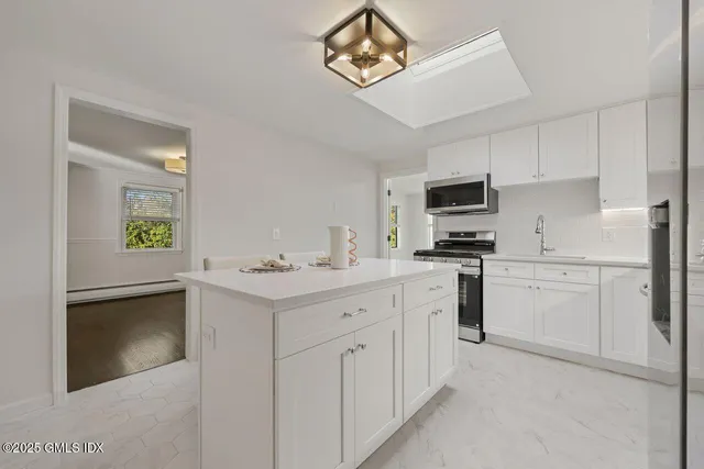 $10,000 | 48 Meyer Place, Riverside, CT 06878