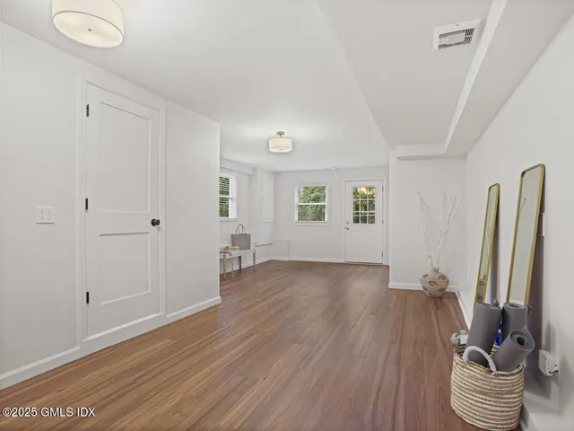 $10,000 | 48 Meyer Place, Riverside, CT 06878