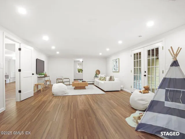 $10,000 | 48 Meyer Place, Riverside, CT 06878