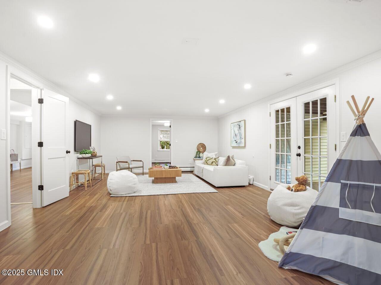 Undisclosed Address Riverside, CT 06878 - Photo 20 of 39 Family Room