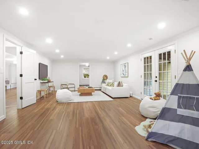 $10,000 | Undisclosed Address, Riverside, CT 06878