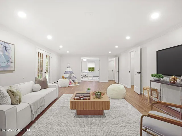 $10,000 | Undisclosed Address, Riverside, CT 06878