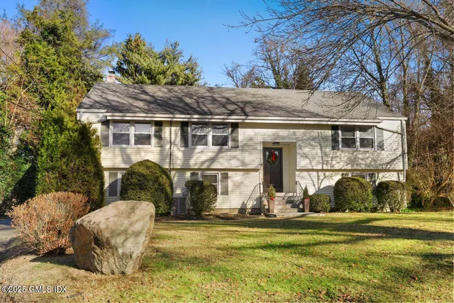 $10,000 | 48 Meyer Place, Riverside, CT 06878