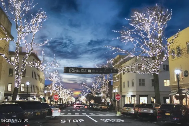 $10,000 | 48 Meyer Place, Riverside, CT 06878