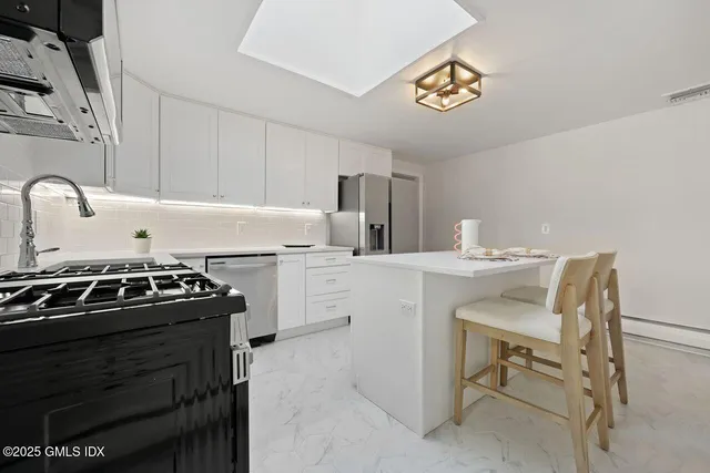 $10,000 | 48 Meyer Place, Riverside, CT 06878