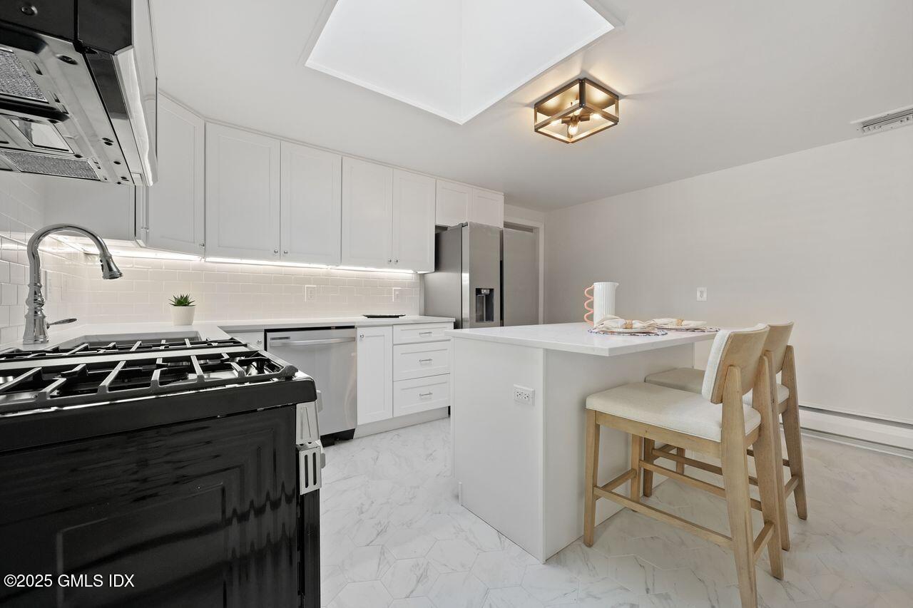 Undisclosed Address Riverside, CT 06878 - Photo 10 of 39 Breakfast Island