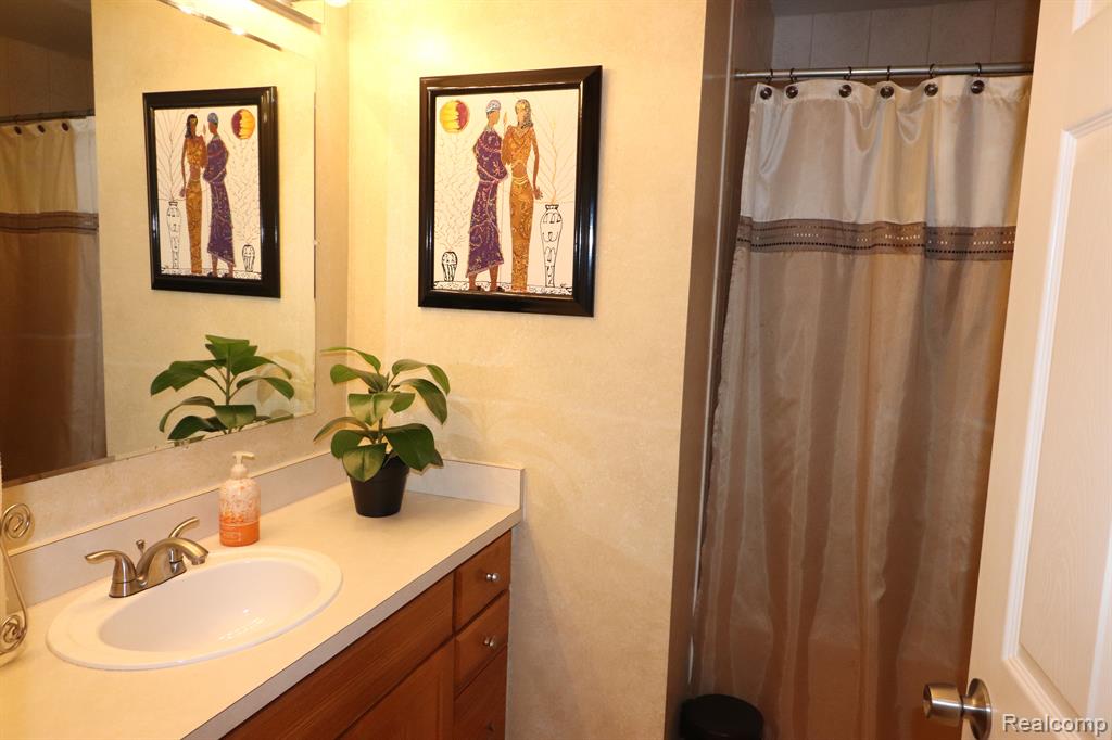 26258 Orchard Lake Road Farmington Hills, MI 48334 - Photo 14 of 22
