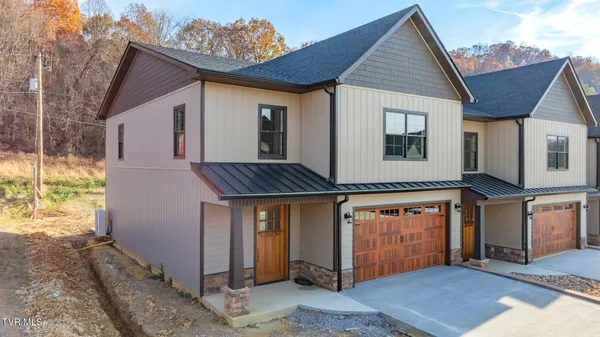 $687,500 | 1036 Cummings Street, Unit 1, Abingdon, VA 24211